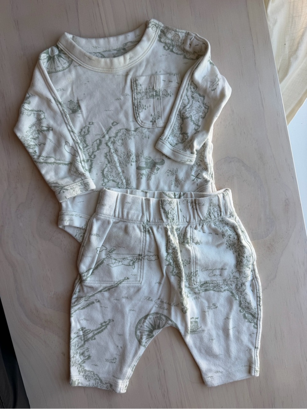 Banana Republic Toile-Print Baby Bodysuit & Pants Set